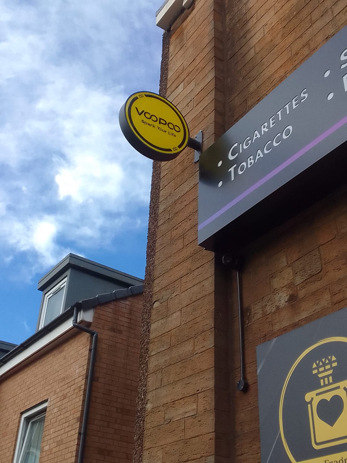 500mm Round LED Projecting Light Box – Double Sided Outdoor Shop Sign Available in Black & White Color